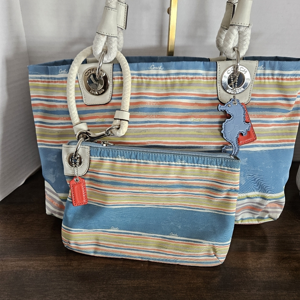 Coach F16624 East West Beach Tote w/Rare Seahorse Charm And Matching Wristlet - Picture 3 of 16